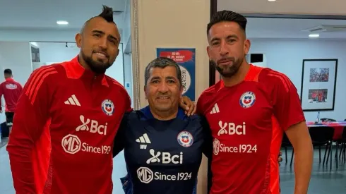 Wilson Vásquez junto a Vidal e Isla