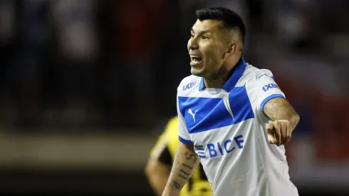 Gary Medel vive su regreso a U. Católica.