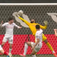 Gareca mira atento para la Roja: el show de tapadas de Vigouroux que le valió un premio en Inglaterra