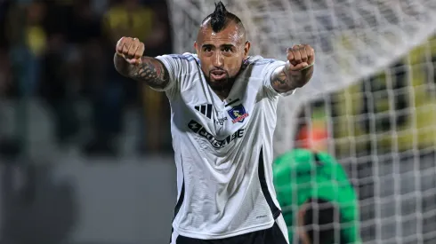 Arturo Vidal se alista para volar en Colo Colo.