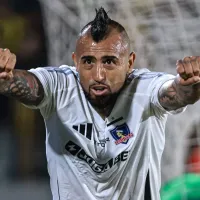 ¿Se parece? Jardineros de Talcahuano podan árbol en homenaje a Arturo Vidal