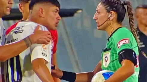 Dione Rissios echó a Aquino tras consultar con el cuarto árbitro.