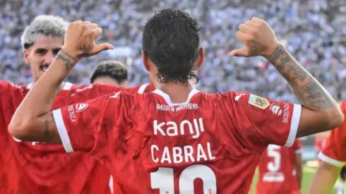 Luciano Cabral con la "10" de Independiente. Hizo un golazo ante el actual campeón argentino.