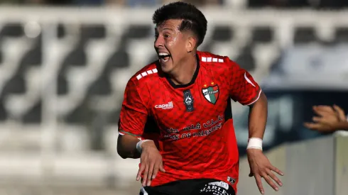 Pablo Parra festeja su gol para Palestino contra Unión Española en la Copa Chile.