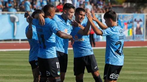 Los jugadores de O'Higgins celebran el gol de Arnaldo Castillo.
