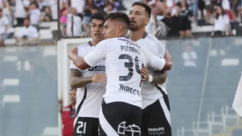 Javier Correa festejando en Colo Colo ante San Felipe.