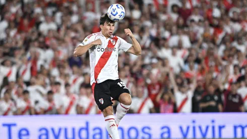 Gonzalo Tapia jugando por River Plate ante Lanús.
