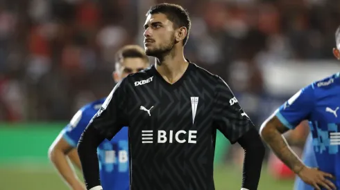 Thomas Gillier debió ser operado y Universidad Católica busca un nuevo arquero.