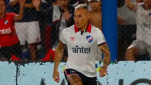 Eduardo Vargas suma 33 minutos oficiales en el Bolso.