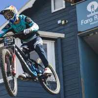 ¿Qué escuchan los riders que corren en el tradicional Valparaíso Cerro Abajo?