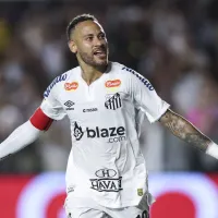 Los genios hacen eso: hinchas insultaban a Neymar y este respondió con un golazo olímpico