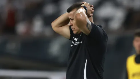 Jorge Almirón debe resolver un gran problema en Colo Colo.