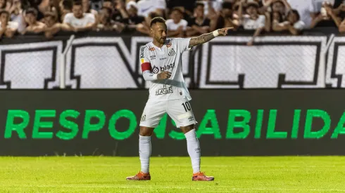 Neymar exige pasto natural en Brasil