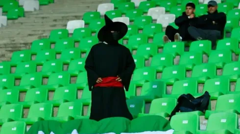 Este especial hincha llegó para alentar a Brujas de Salamanca en su estreno en la Segunda División.