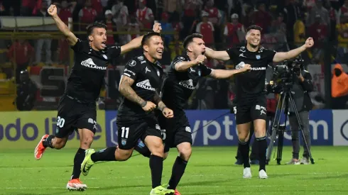 Jugadores de Iquique celebran su paso a la otra ronda de La Libertadores. Independiente Santa Fe.
