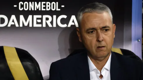 Tiago Nunes está muy complicado en la UC.