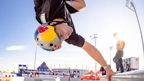 Marcelo Jiménez busca seguir escribiendo historia en el skate chileno participando en una importante competencia en Estonia, Europa.