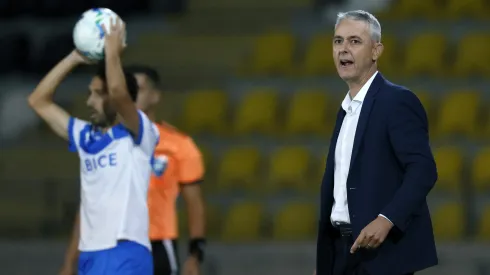 Tiago Nunes toma medidas en la UC.