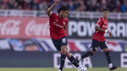 Luciano Cabral realizando una rabona.