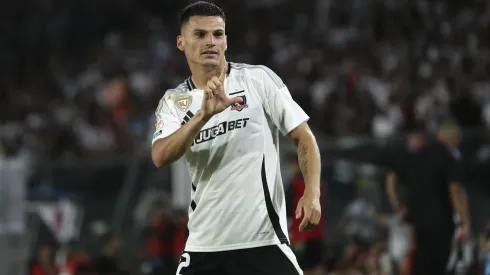 Lucas Cepeda celebrando en Colo Colo.