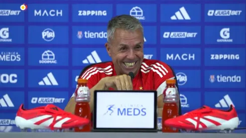 Gustavo Álvarez muestra su sonrisa por sus jugadores en la U.