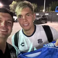 El tierno reencuentro de un cortado de Colo Colo en la visita al Monumental de Everton