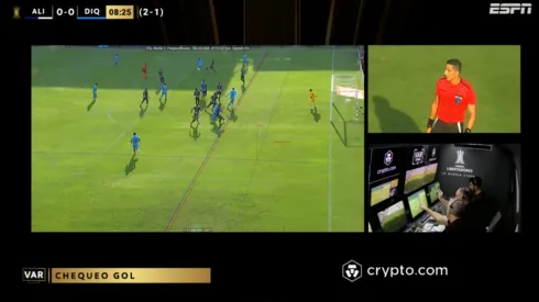 La decisión milimétrica del VAR en el duelo de Deportes Iquique.