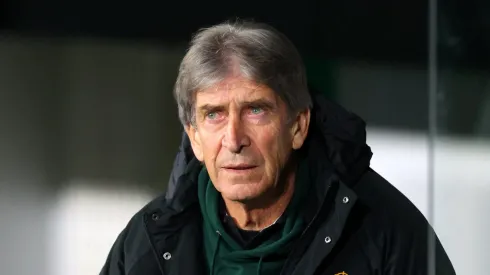 SEVILLE, SPAIN – FEBRUARY 02: Manuel Pellegrini, Head Coach of Real Betis, looks on prior to the LaLiga match between Real Betis Balompie and Athletic Club at Estadio Benito Villamarin on February 02, 2025 in Seville, Spain. (Photo by Fran Santiago/Getty Images)