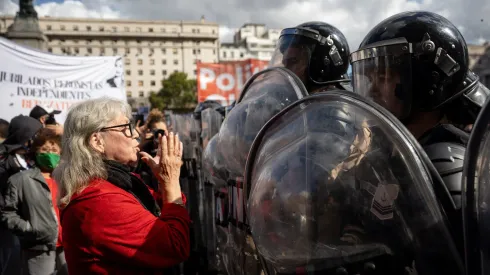Los jubilados salieron a la calle en Argentina.