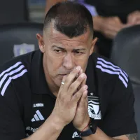 Jorge Almirón le golpea la mesa a dirigentes de Colo Colo tras la pelea