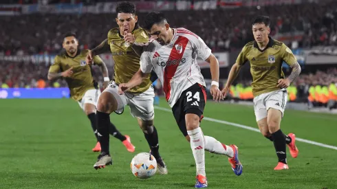 Colo Colo jugando ante River Plate en la Libertadores 2024.