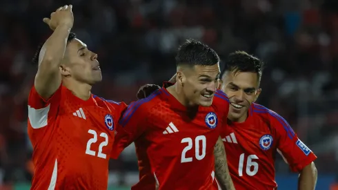 Beausejour cuenta que Cepeda y Aravena serán mediocampistas y no delanteros en un 4-3-3