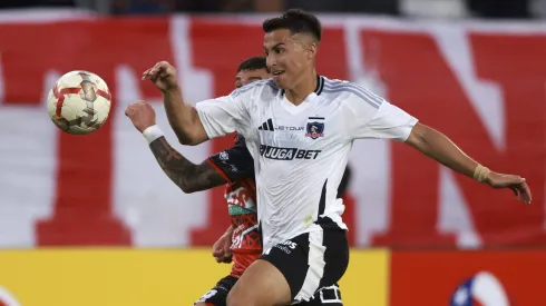 Jonathan Villagra en acción ante Deportes Limache en la Copa Chile.