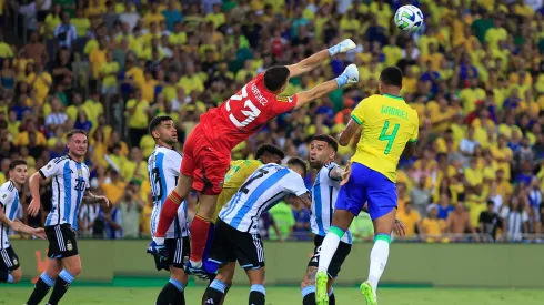 Argentina y Brasil juegan un partidazo.