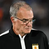 Marcelo Bielsa recibe duras críticas por irregular rendimiento en Uruguay: “Cobra 14 millones dólares…”