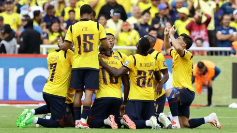 Los hinchas del Tri recibieron al equipo previo al encuentro frente a Chile.
