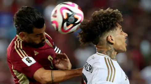 Paolo Guerrero desató su furia en Venezuela.