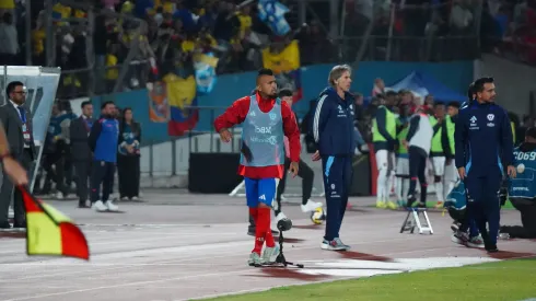 Arturo Vidal repartió instrucciones en la selección chilena.