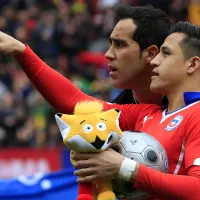 El especial y emotivo reencuentro de Claudio Bravo y Alexis Sánchez en el Estadio Nacional