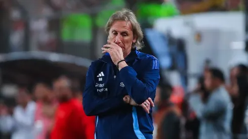 Ricardo Gareca seguirá siendo, por ahora y solo por ahora, el técnico de la selección chilena.