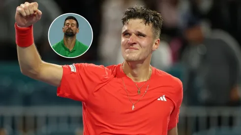 Novak Djokovic y Jakub Mensik