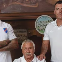 Vidal, Paredes, Caszely y más modelan la camiseta del Centenario de Colo Colo
