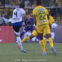 Copa Libertadores: los audios del VAR en polémica jugada donde Colo Colo reclamó penal