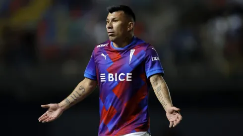 Gary Medel fue titular en la derrota y eliminación de Universidad Católica de la Copa Chile.