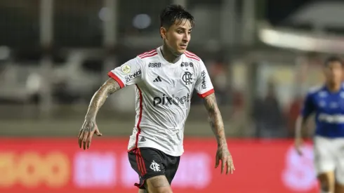 Pulgar sigue sumando elogios en Brasil, mientras Gareca ni lo convoca a la Roja