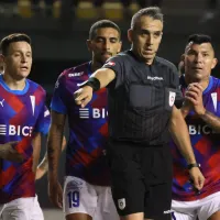 La llamativa protesta de los árbitros en la Copa Chile: Fernando Zampedri debió ir a buscarlos