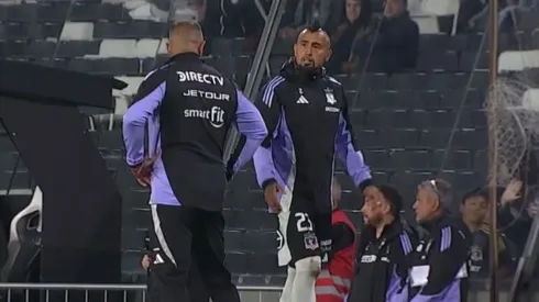 Almirón tuvo una noche de varias divergencias. Entre ellas con Arturo Vidal.