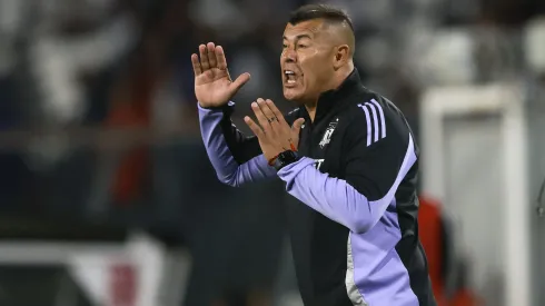 Jorge Almirón arma la formación de Colo Colo ante Fortaleza.