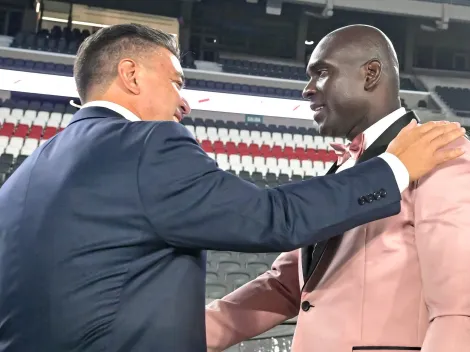 El extravagante look del DT de Barcelona ante River de los chilenos