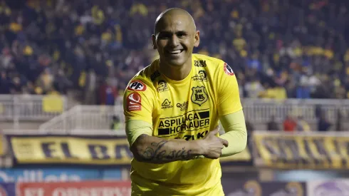 Humberto Suazo puso fecha final para su paso por la tierra, y volver al Planeta Gol.